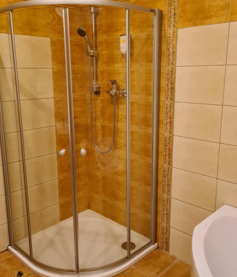 Hotel Slovan Есеник Экстерьер фото