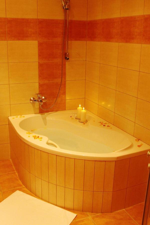 Hotel Slovan Есеник Экстерьер фото