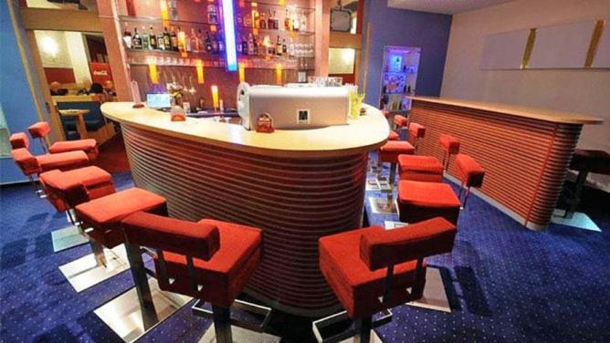 Hotel Slovan Есеник Экстерьер фото
