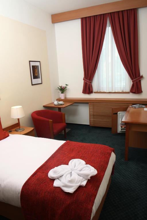 Hotel Slovan Есеник Номер фото