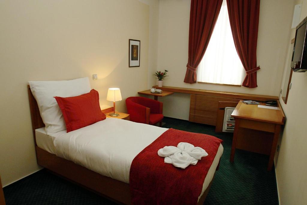 Hotel Slovan Есеник Номер фото