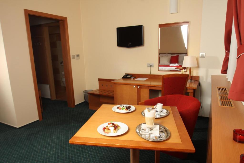 Hotel Slovan Есеник Номер фото