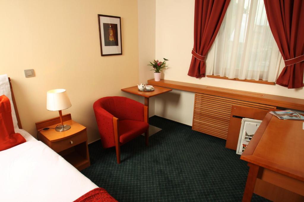 Hotel Slovan Есеник Номер фото