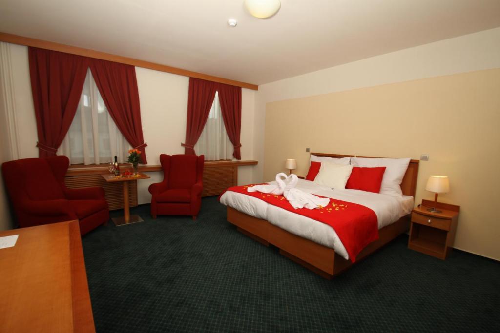 Hotel Slovan Есеник Экстерьер фото