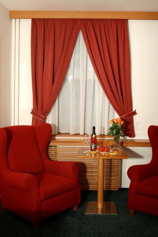 Hotel Slovan Есеник Экстерьер фото