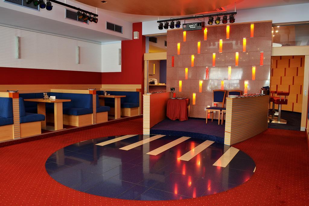 Hotel Slovan Есеник Экстерьер фото
