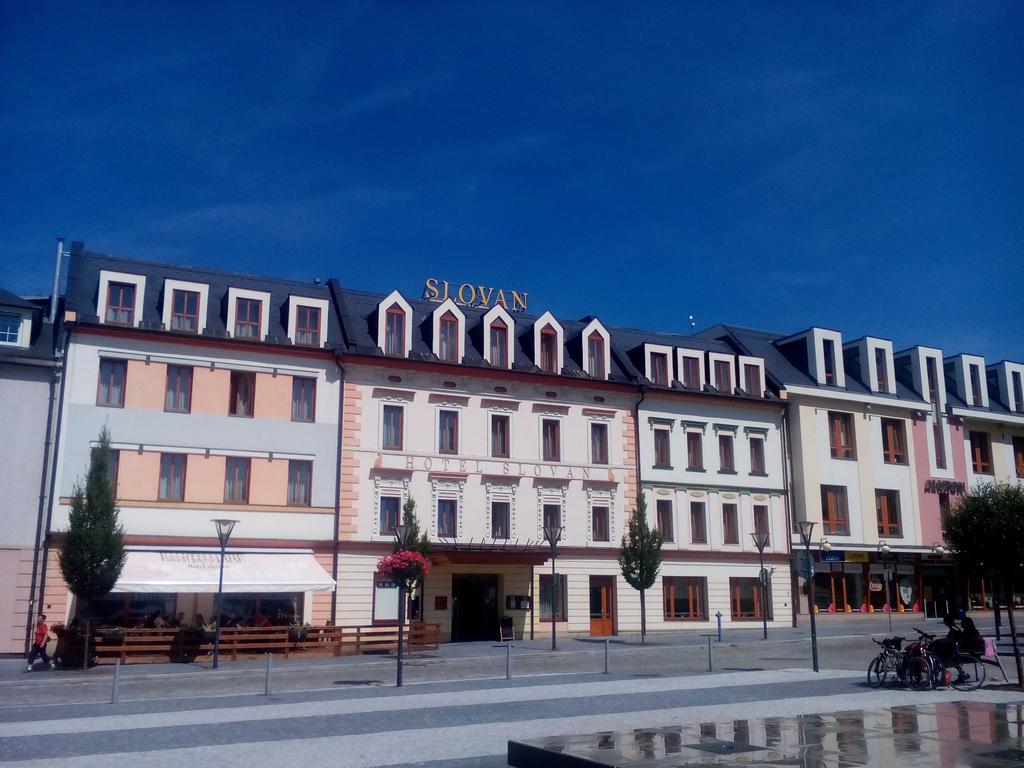 Hotel Slovan Есеник Экстерьер фото